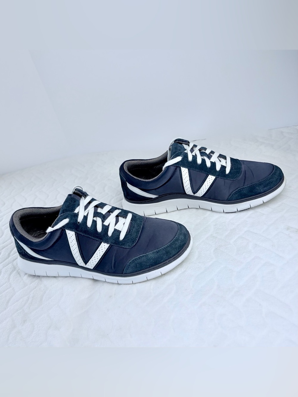 Vionic Nana Navy and White Sneakers Women’s Size 10 Comfy Classic